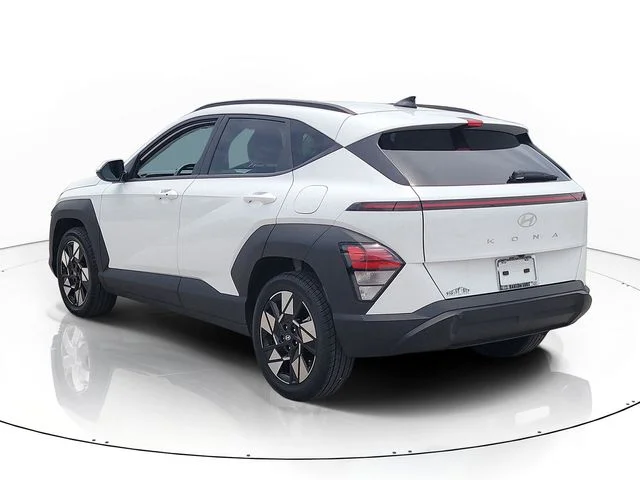 Used 2025 White Hyundai SEL image 7