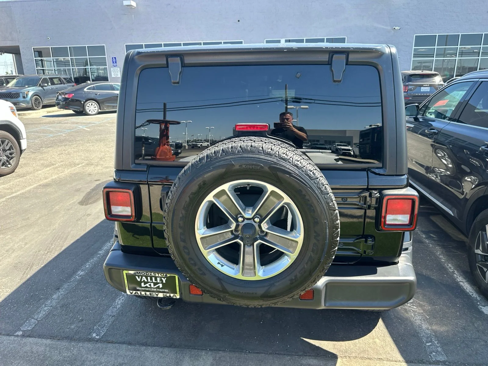 2020 Jeep Wrangler Unlimited Sahara - Photo 9