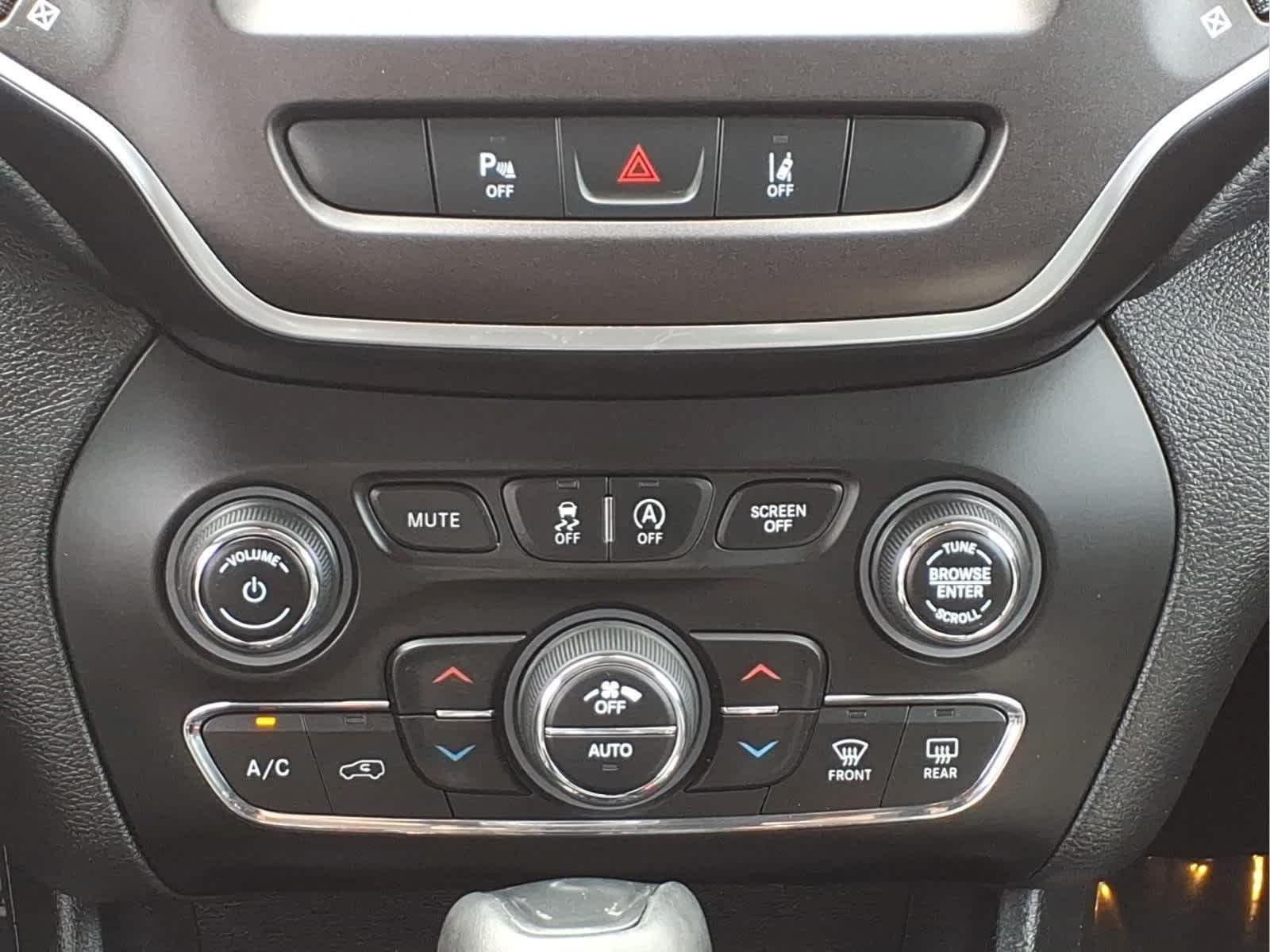 Used 2021 Olive Green Pearlcoat Jeep Trailhawk image 24