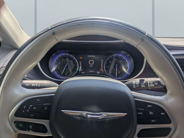 Used 2020 Silver Chrysler Limited image 30