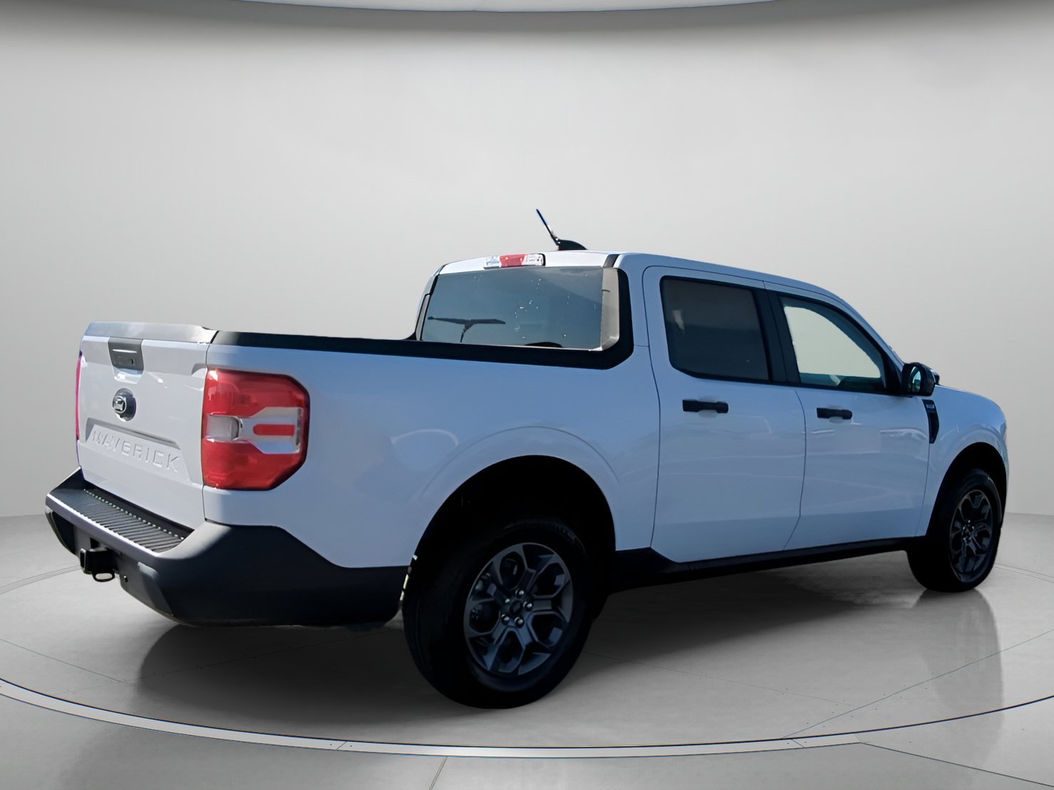 New 2026 Oxford White Ford XLT image 25