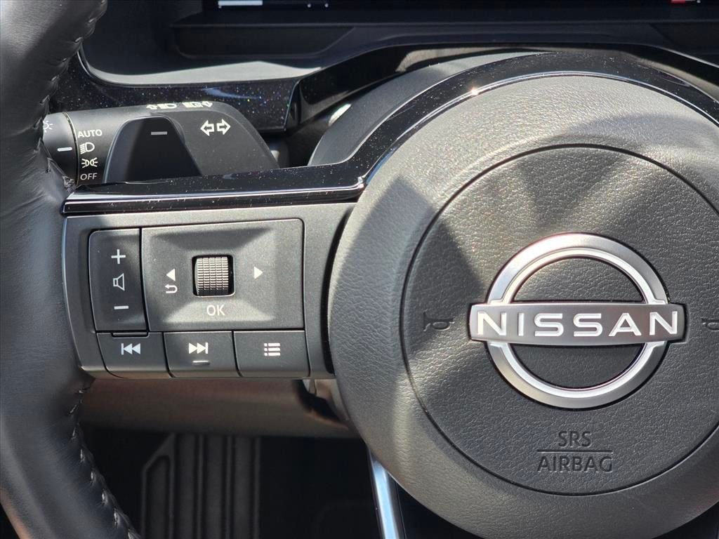 Used 2024 Beige Nissan Platinum image 17