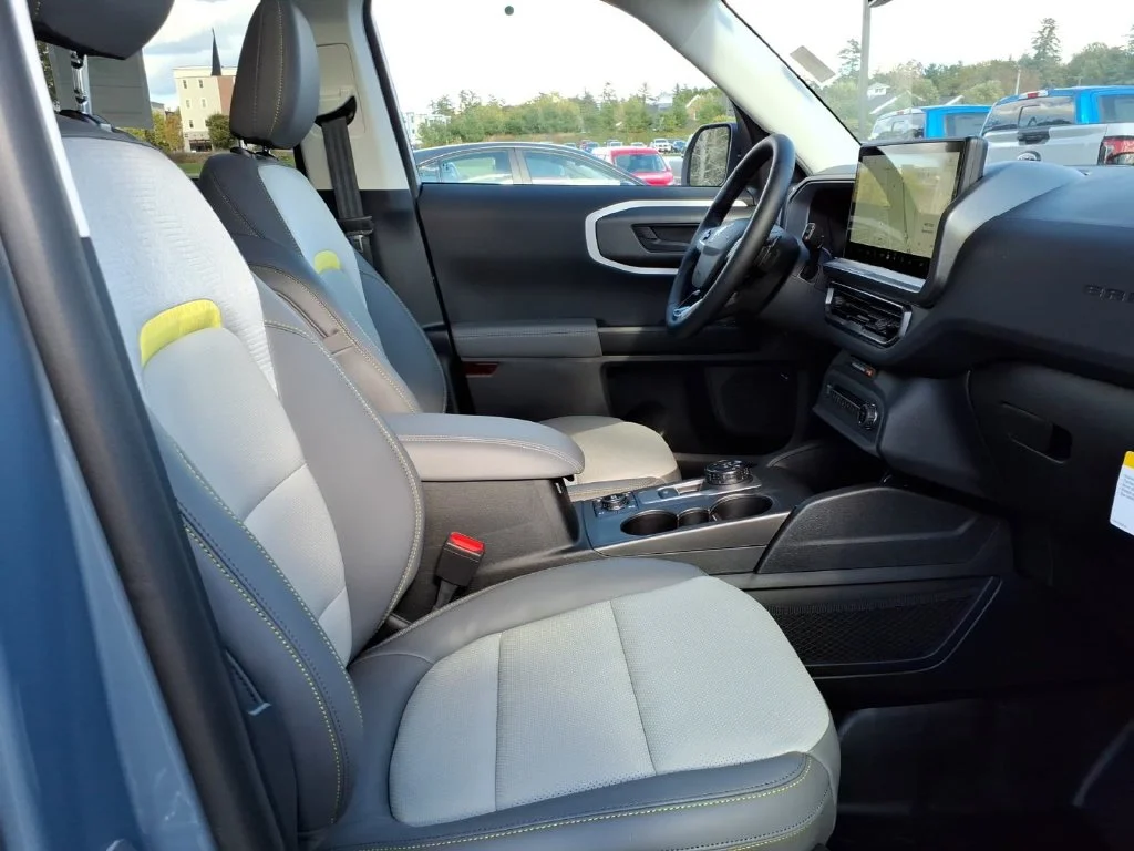 New 2026 Azure Gray Metallic Tri-Coat Ford Badlands image 8