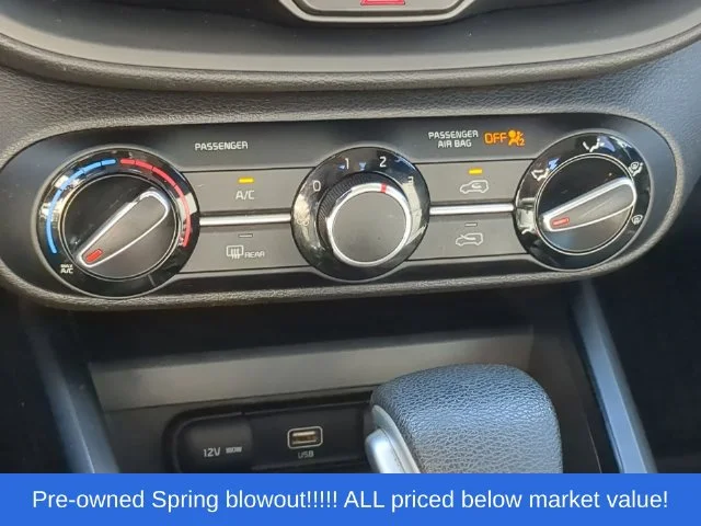 Used 2022 White Kia LX image 31