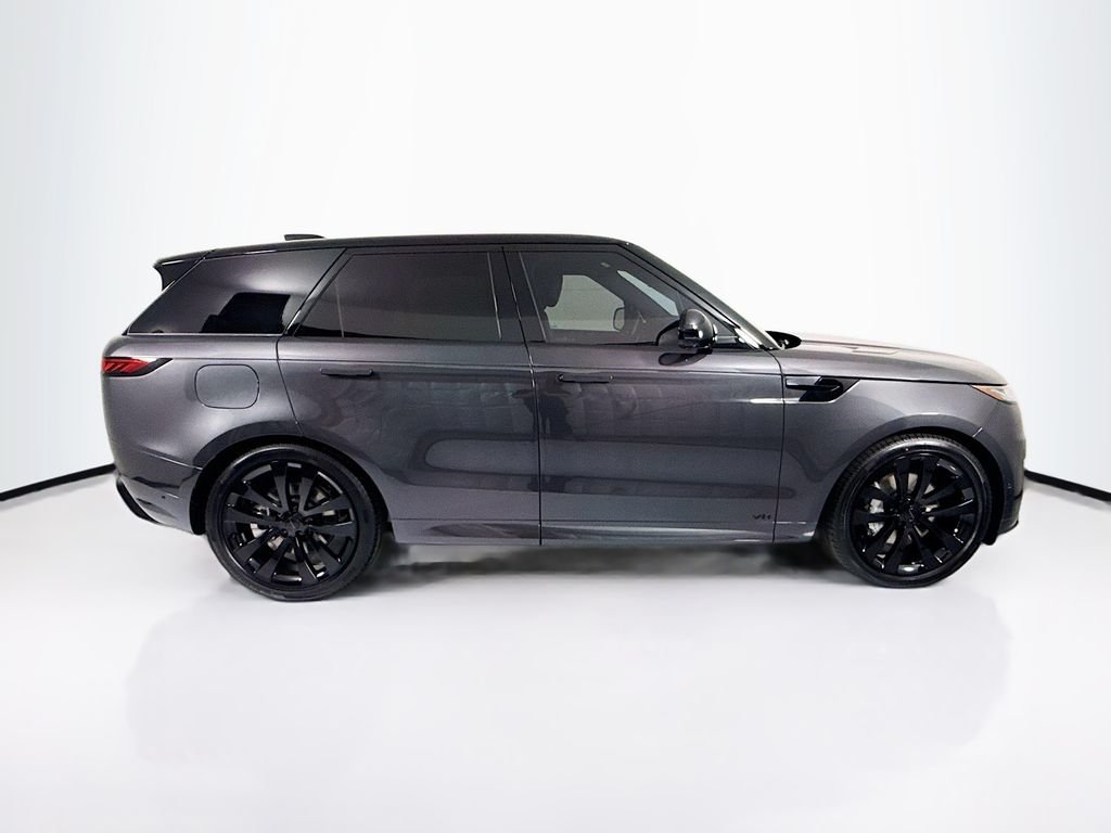 New 2026 Carpathian Grey Land Rover Dynamic SE image 4
