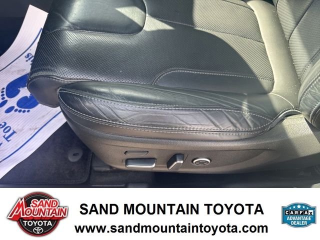 Used 2023 Silver Hyundai Calligraphy image 16