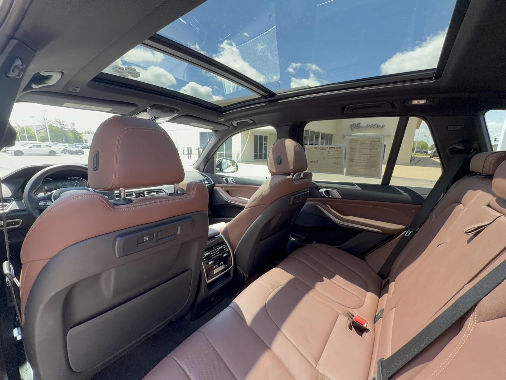 Used 2022 Mineral White Metallic BMW xDrive40i image 27