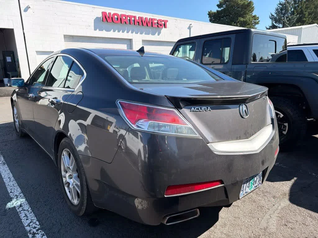 Used 2011  Acura  image 4