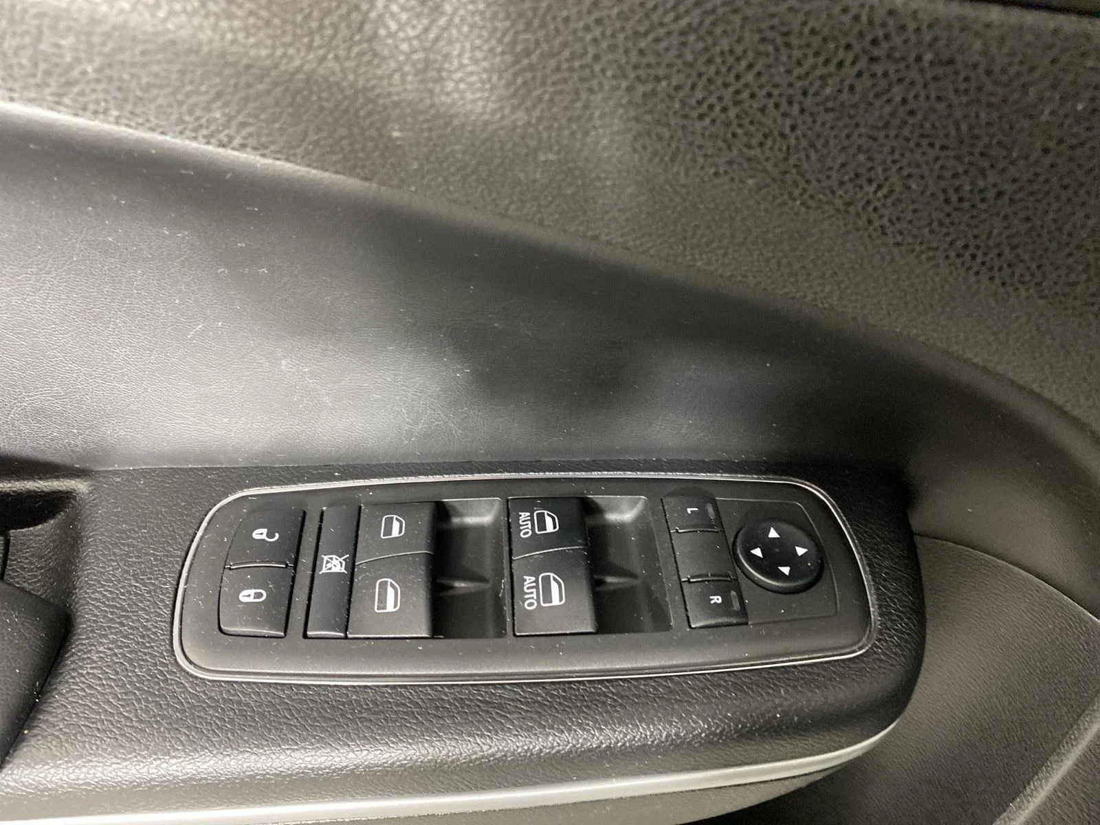 Used 2019 Gloss Black Chrysler Touring image 15