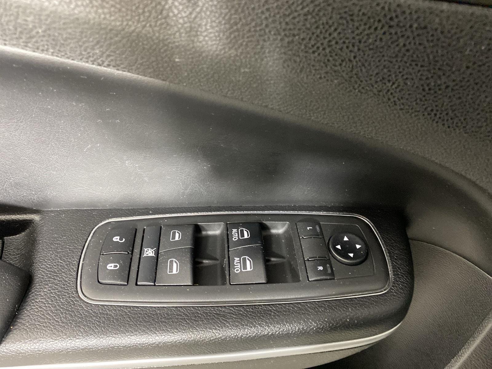 Used 2019 Gloss Black Chrysler Touring image 15