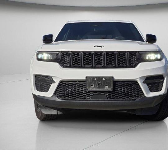 Used 2024 Bright White Clearcoat Jeep  image 3
