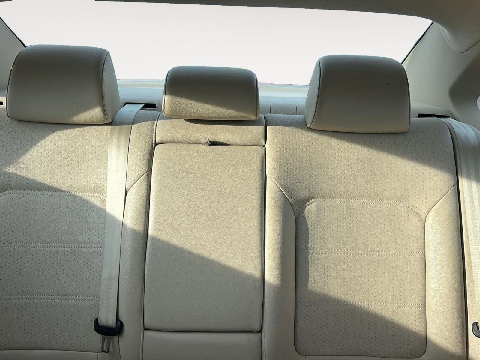 Used 2013 Candy White Volkswagen TDI SE w/Sunroof & Nav image 31