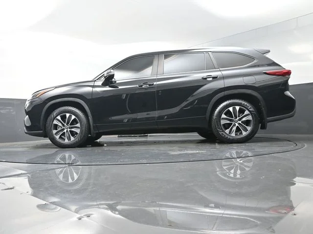 Used 2023 Black Toyota XLE image 36