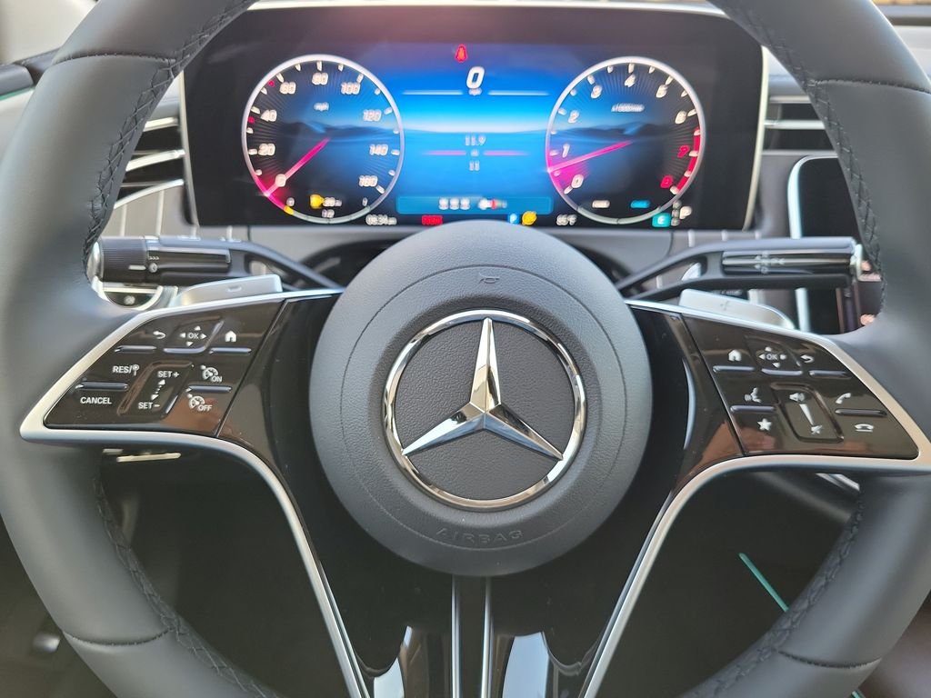 New 2026 MANUFAKTUR Moonlight White Metallic Mercedes-Benz E 350 image 25