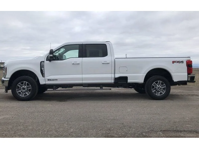 New 2026 OXFORD WHITE Ford LARIAT image 4