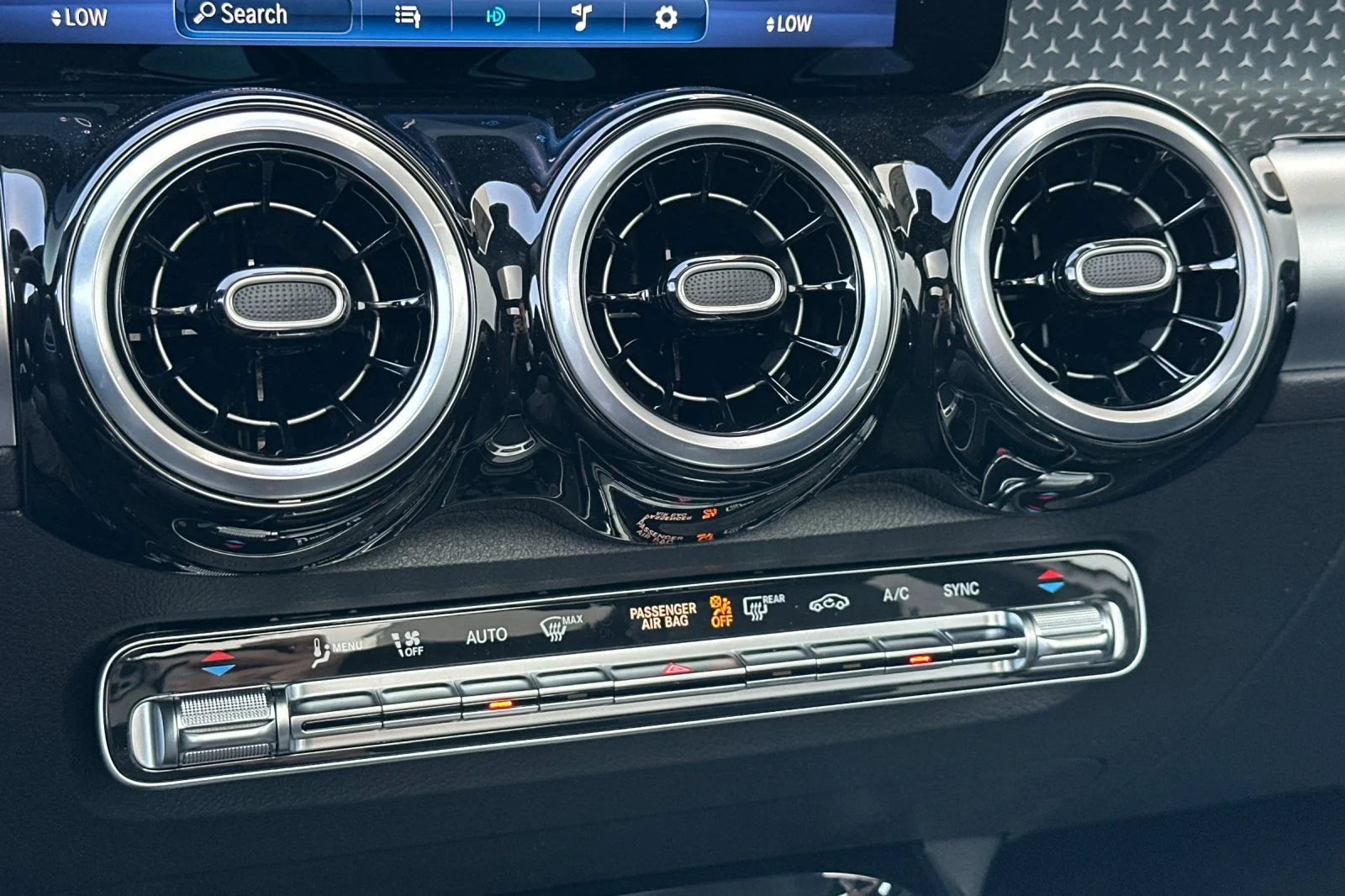 New 2026 Polar White Mercedes-Benz GLB 250 image 17