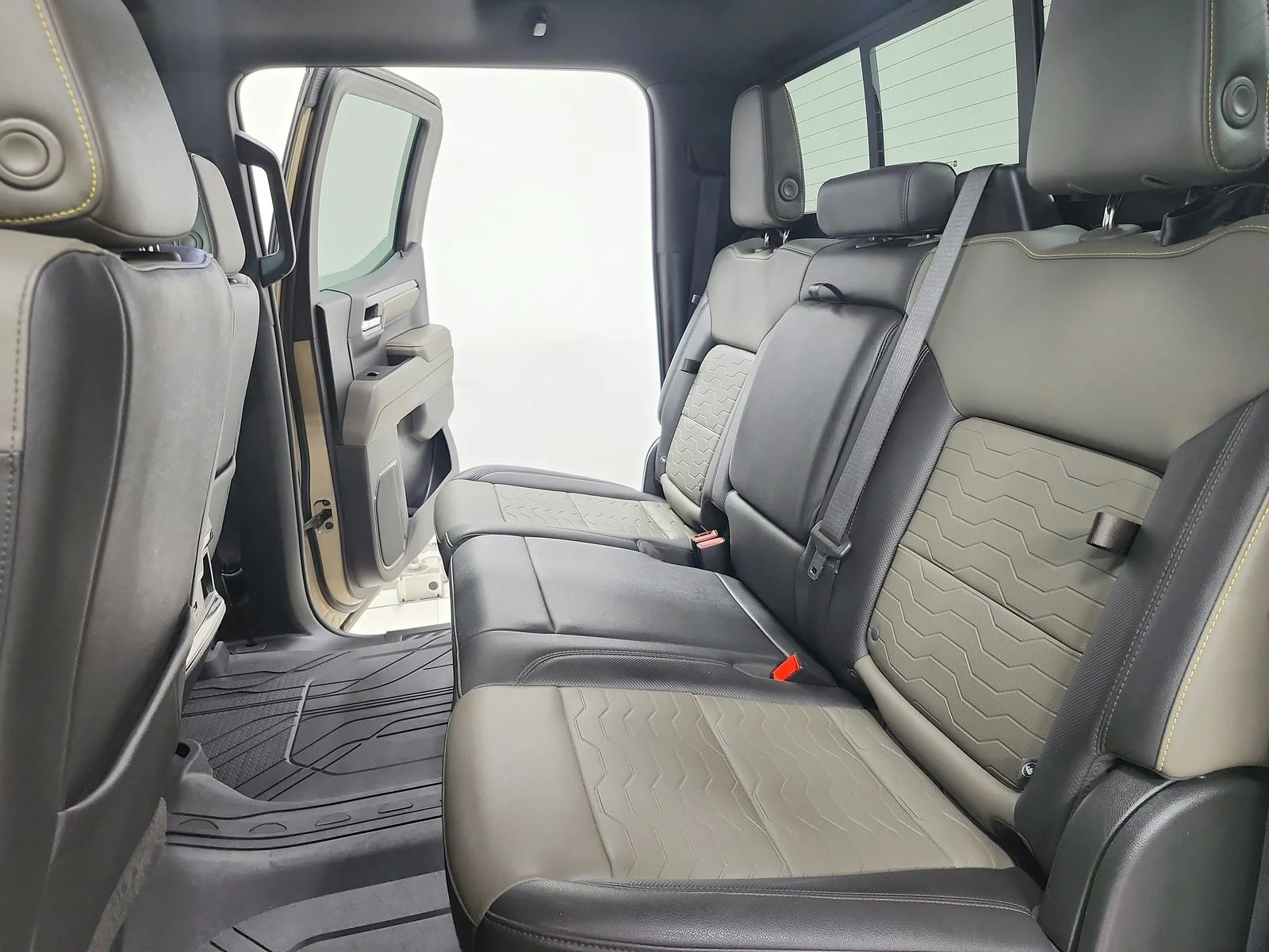 Used 2023  Chevrolet ZR2 image 41
