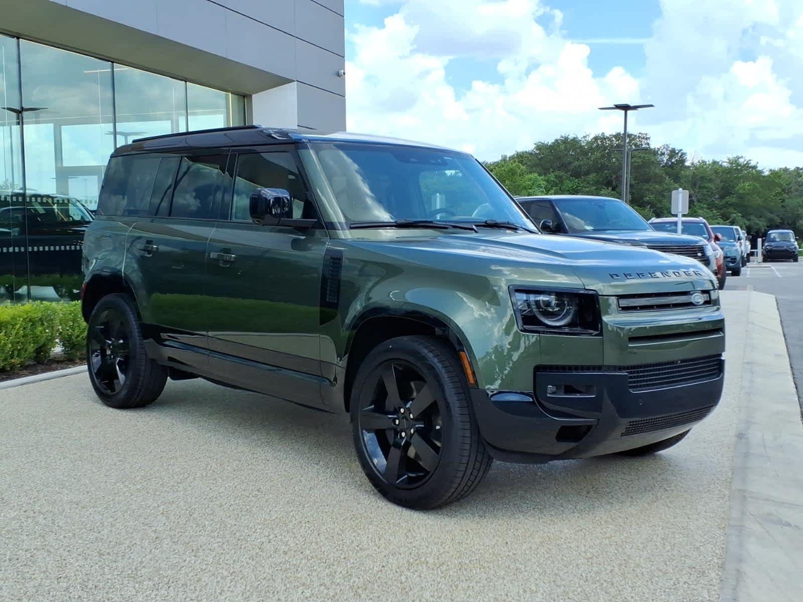 New 2026 Woolstone Green Land Rover X-Dynamic SE image 2