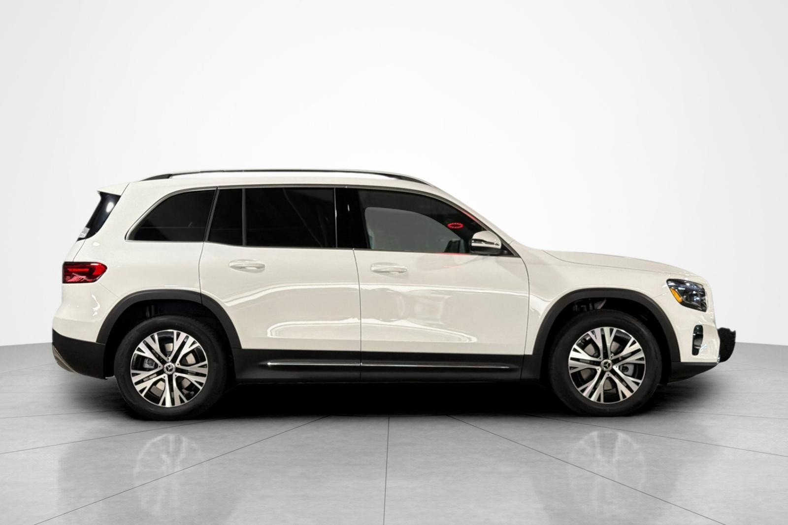 New 2026 Polar White Mercedes-Benz GLB 250 SUV image 6