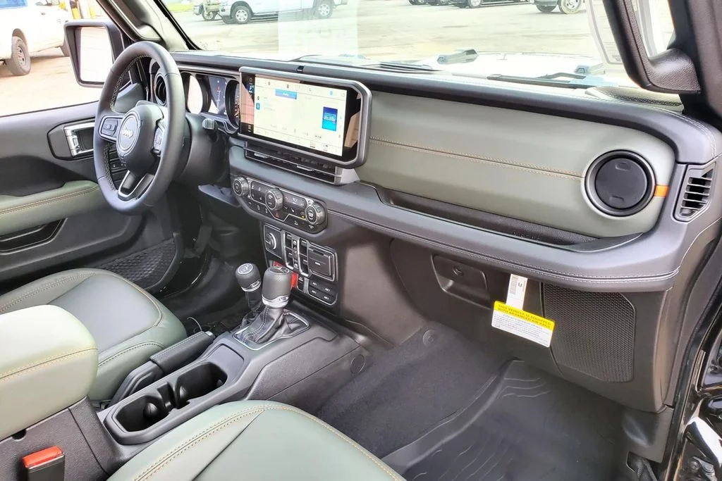 New 2025 Black Jeep Mojave image 12