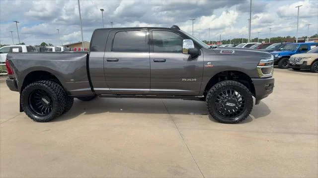 New 2026 Granite Crystal Metallic Clear-Coat Exterior Paint RAM Laramie image 2