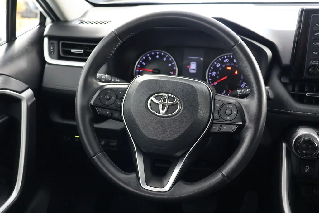Used 2022 Blizzard Pearl Toyota XLE Premium image 10