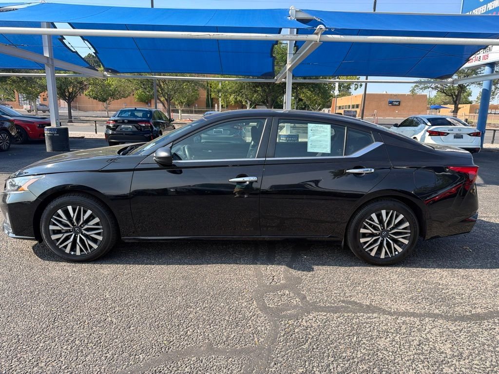 Used 2025 Black Nissan 2.5 SV image 2