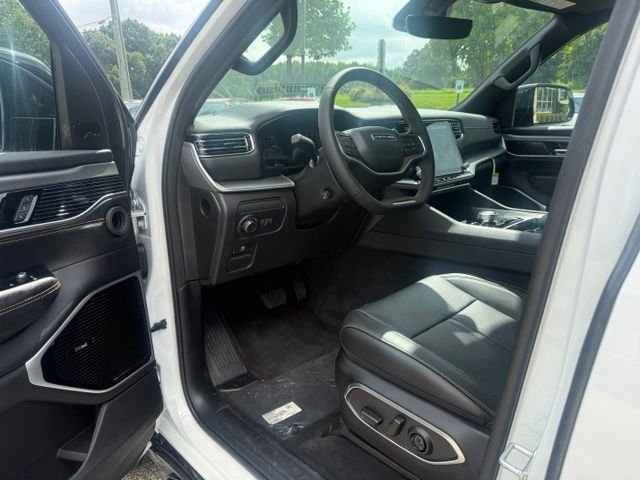 New 2026 Bright White Clear-Coat Exterior Paint Jeep  image 13