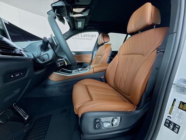 Used 2026 White BMW M60i image 22