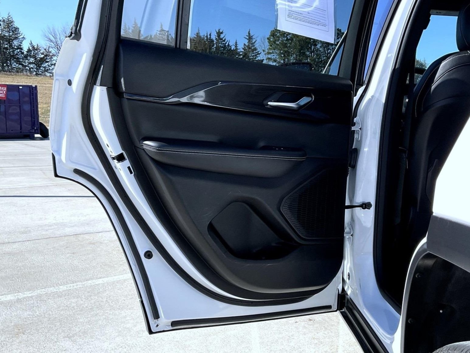 Used 2023 White/off-white Jeep Altitude X image 21