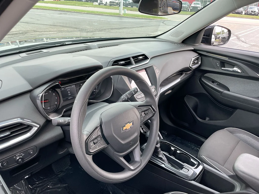 Used 2023 Mosaic Black Metallic Chevrolet LT image 10
