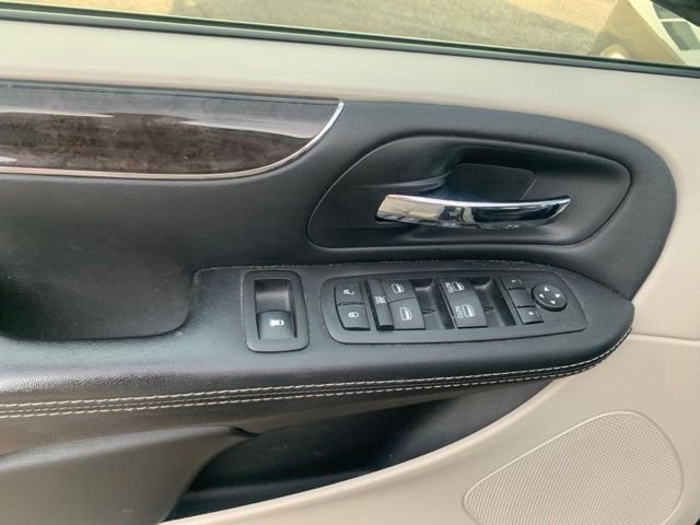 Used 2016 Granite Crystal Metallic Clearcoat Chrysler Touring image 16