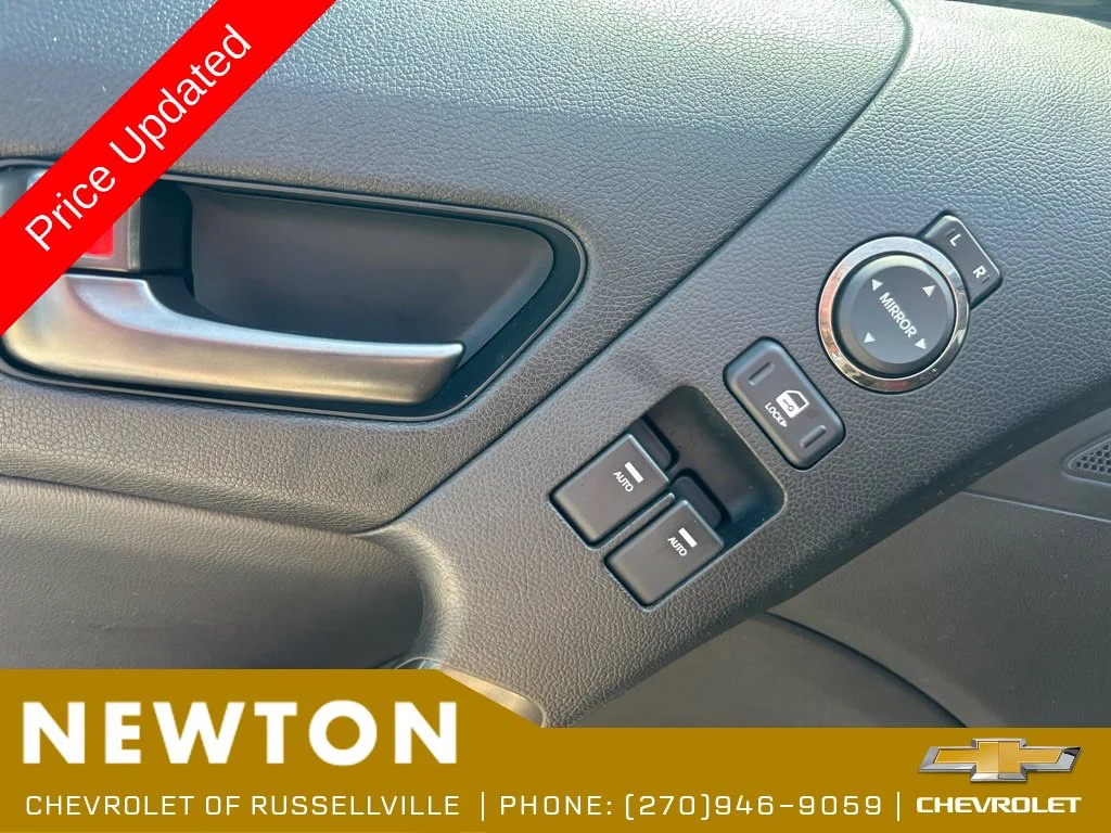 Used 2012 Black Hyundai 3.8 R-Spec image 9