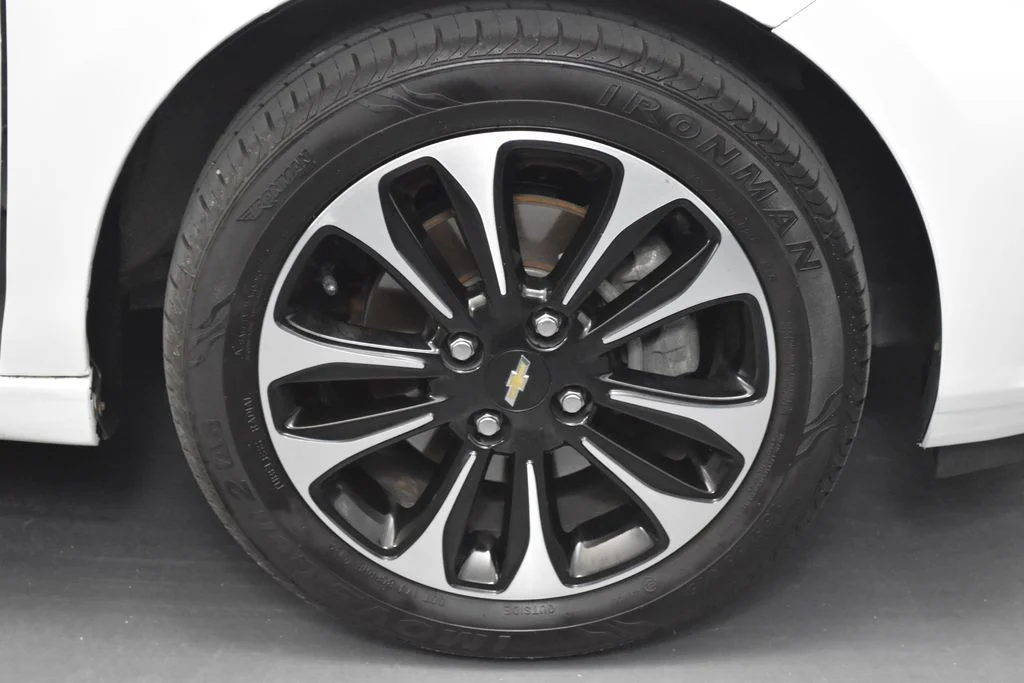 Used 2021 White Chevrolet 1LT image 28