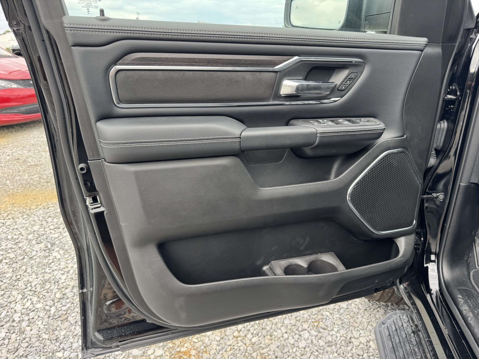 New 2026 Diamond Black Crystal Pearl-Coat Exterior Paint RAM Laramie image 16