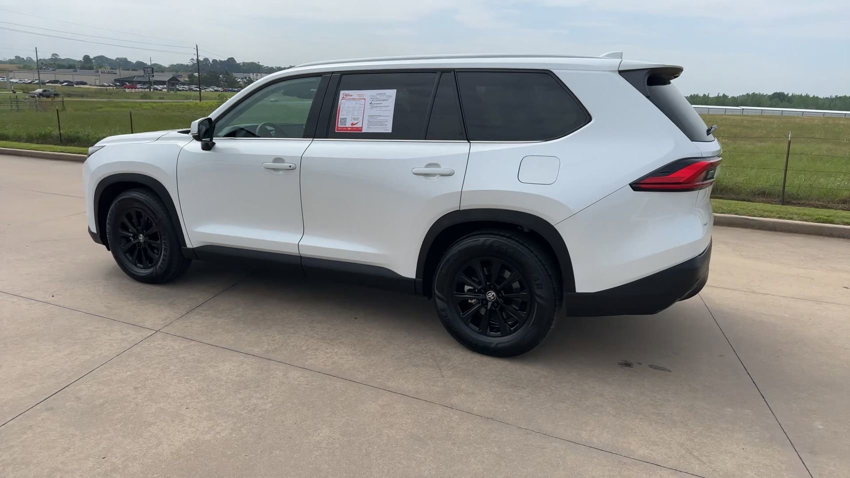 Used 2024 Wind Chill Pearl Toyota XLE image 7