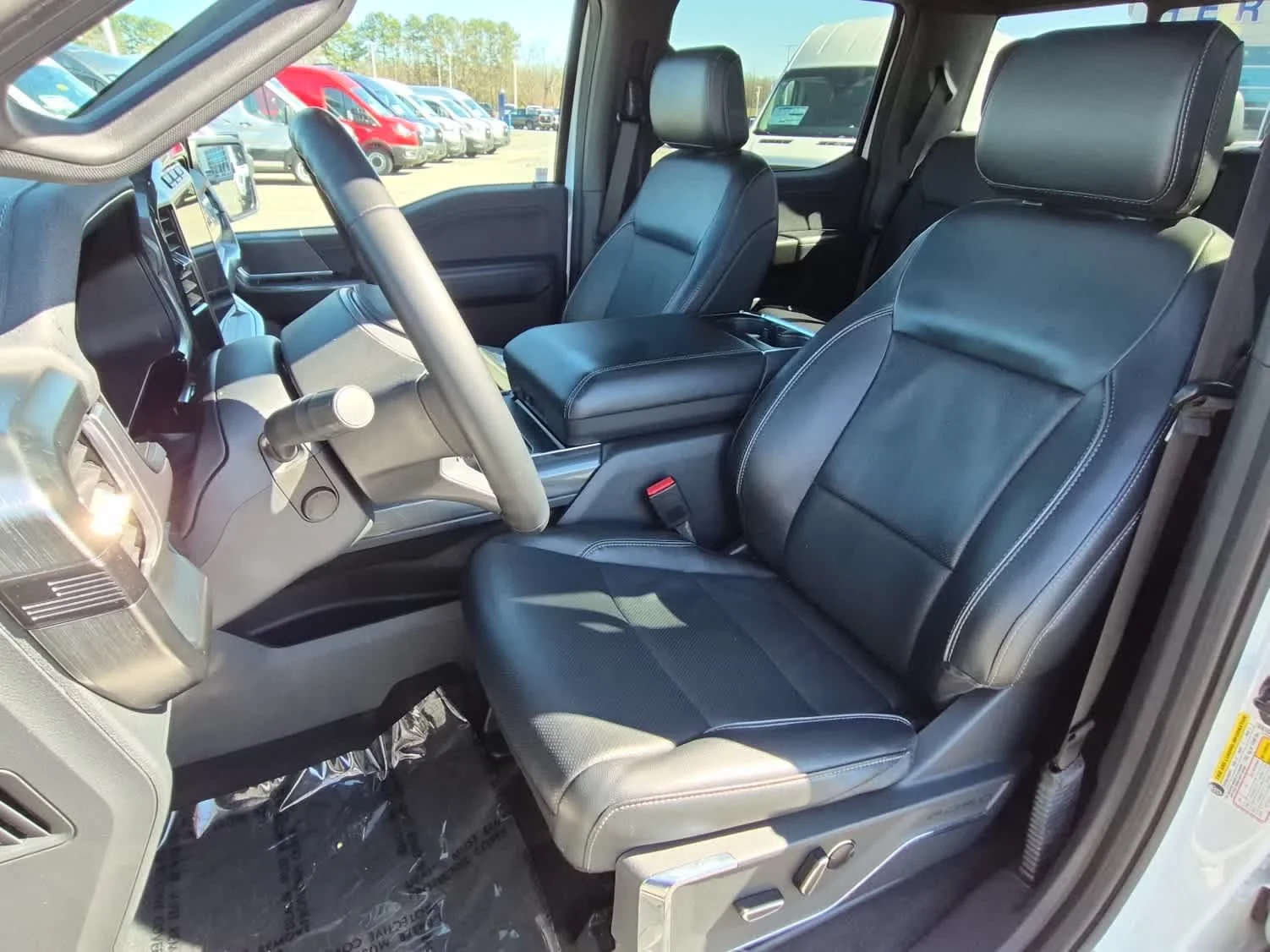 Certified Used 2023 Oxford White Ford LARIAT image 11