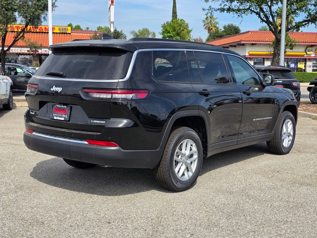 New 2026 Diamond Black Crystal Pearl-Coat Exterior Paint Jeep Laredo image 4