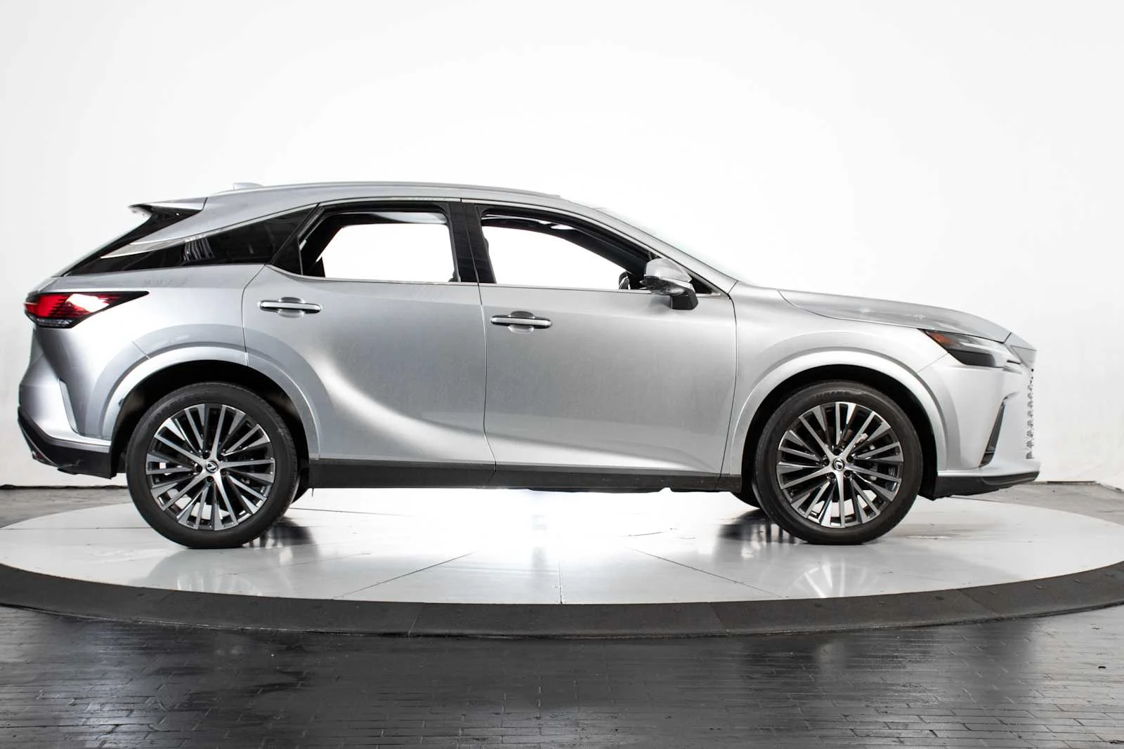 Certified Used 2023 IRIDIUM Lexus Premium Plus image 6