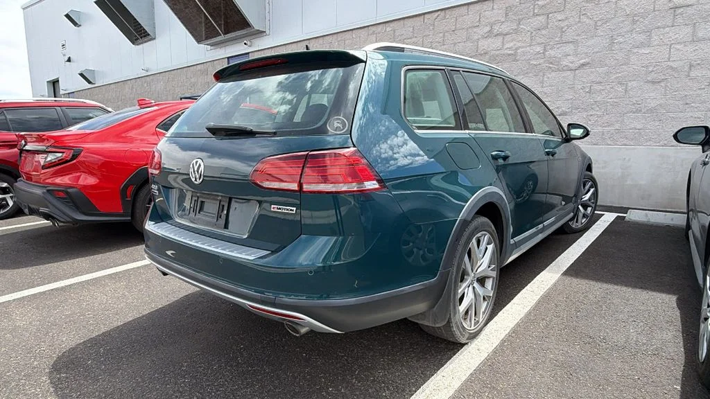 Used 2019 Green Metallic Volkswagen TSI SE image 2