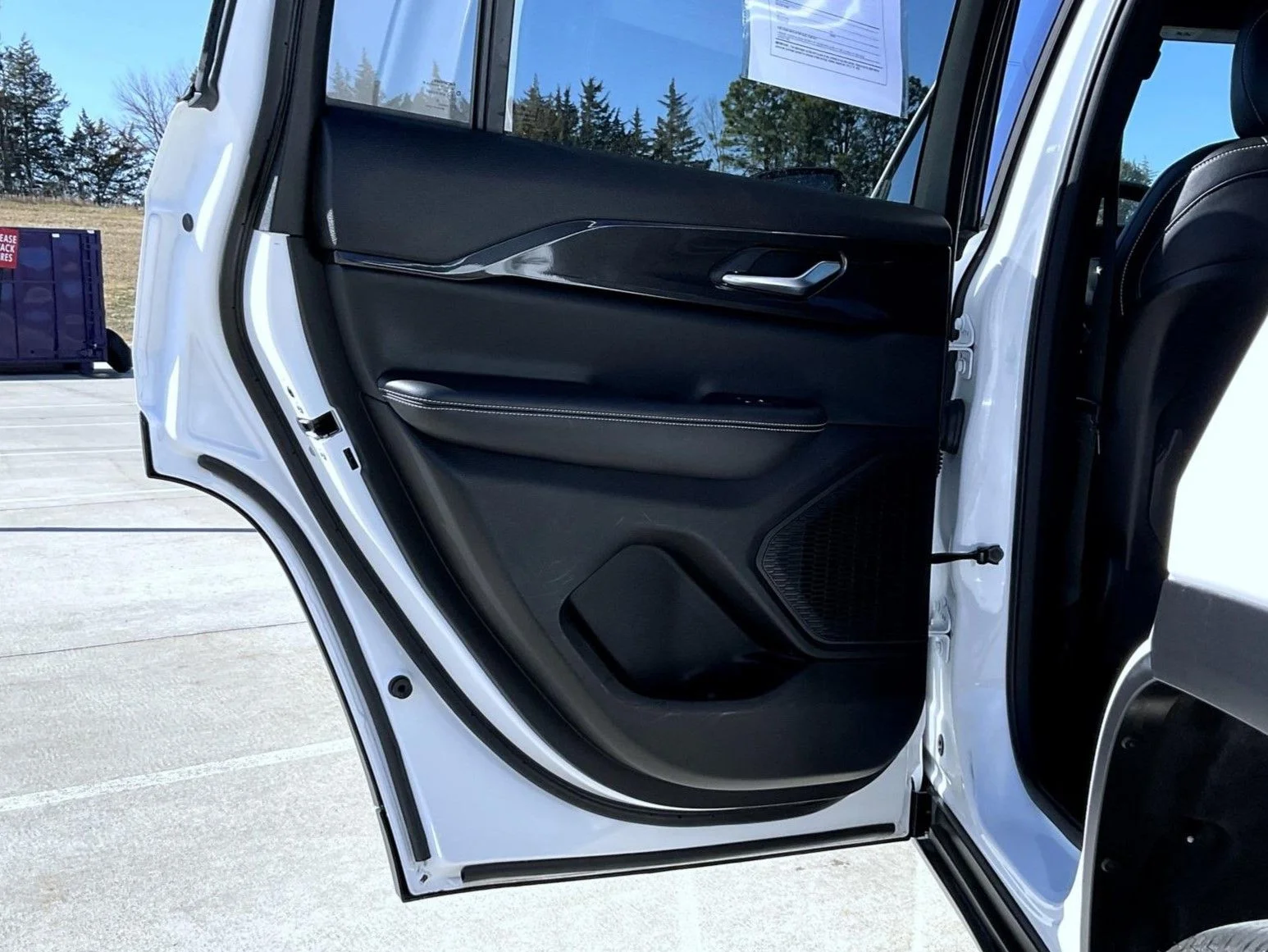 Used 2023 White Jeep Altitude X image 21