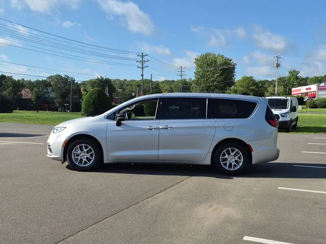 Used 2024 Silver Chrysler Touring L image 10