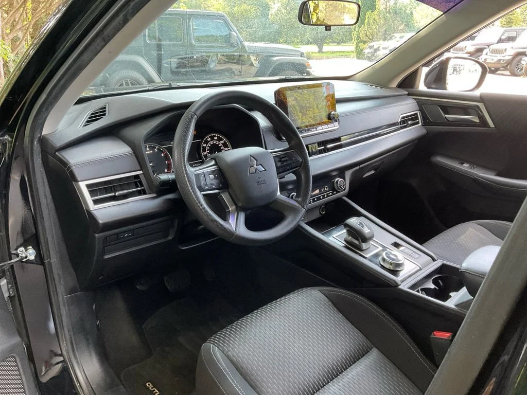 Used 2022 Black Mitsubishi ES image 21