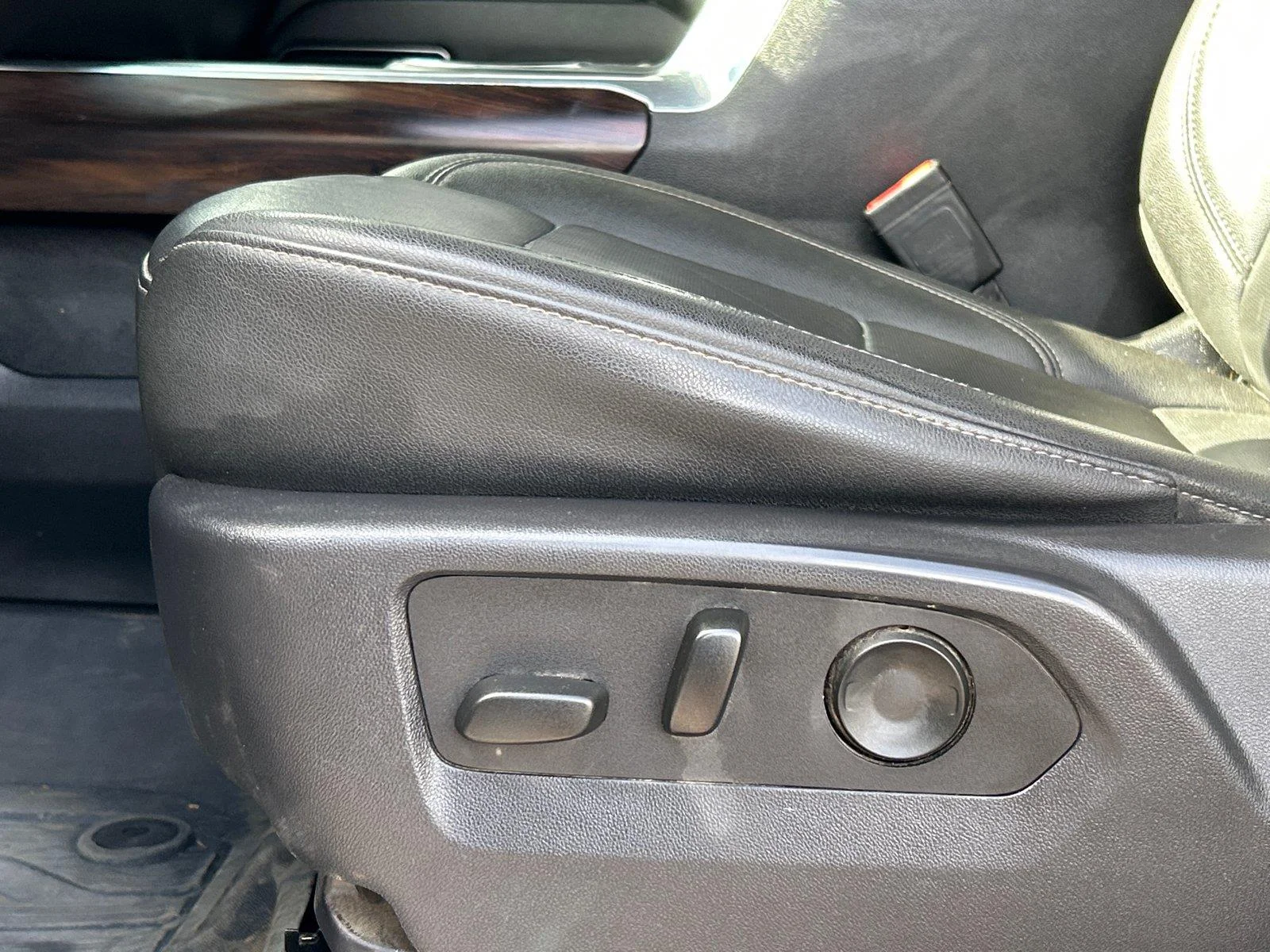 Used 2024 Summit White GMC SLT image 15