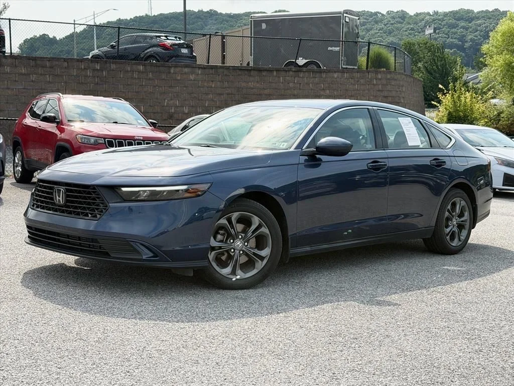 Used 2023  Honda EX image 2