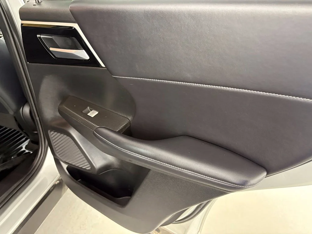 Used 2024 Silver Mitsubishi  image 37