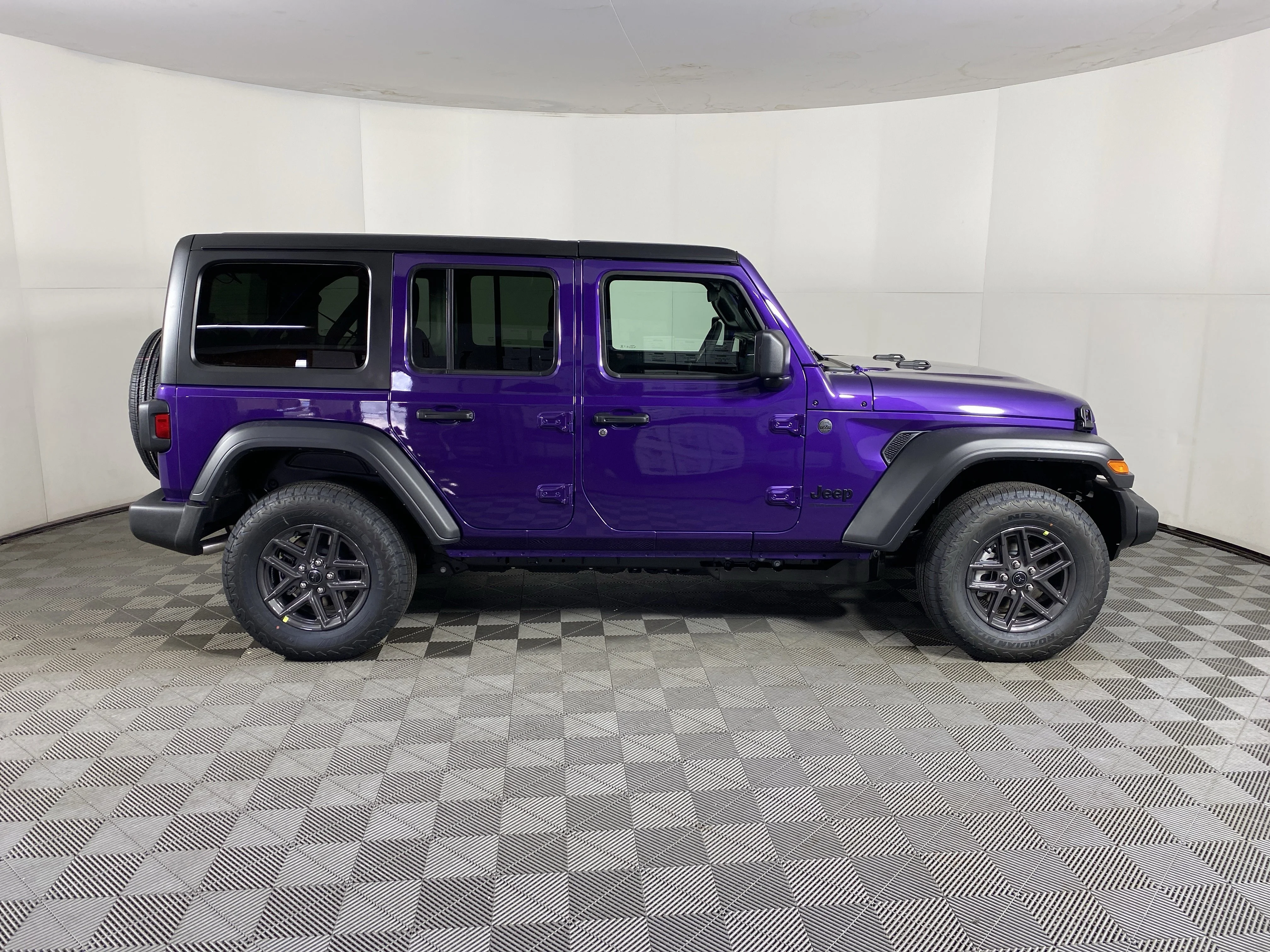 New 2026 Reign Jeep Sport S image 5