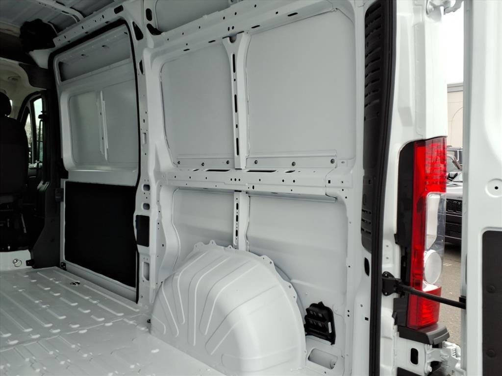 New 2026 Bright White Clearcoat RAM Tradesman image 25