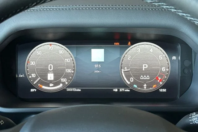 New 2026 Santorini Black Land Rover X-Dynamic SE image 24