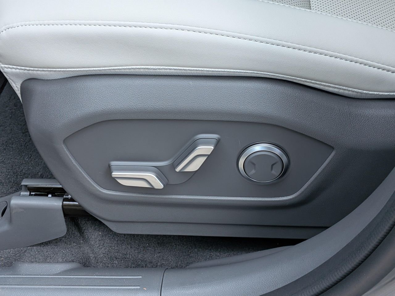 New 2026 Hampton Gray Hyundai SE image 20